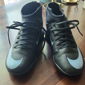 Nike Men's Black and Light Blue Athletic Shoes